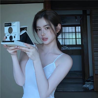 可爱的半月 封面